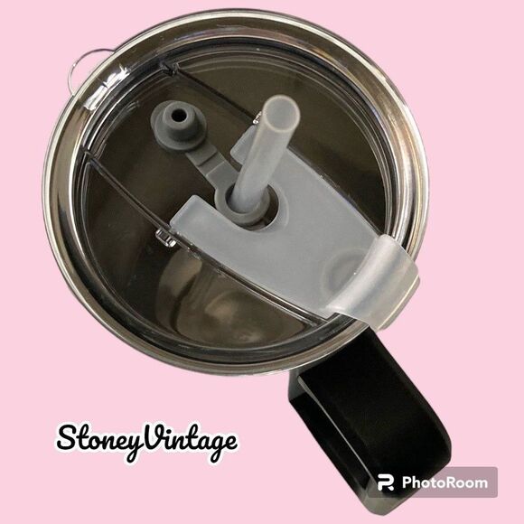 Hello Kitty 40 oz Stanley style tumbler - Picture 3 of 10